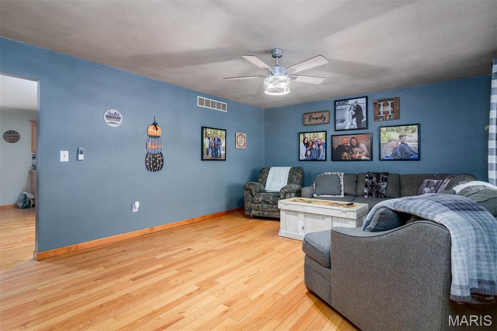 345 Valley View Carlyle, IL 62231 - Photo 6 of 54