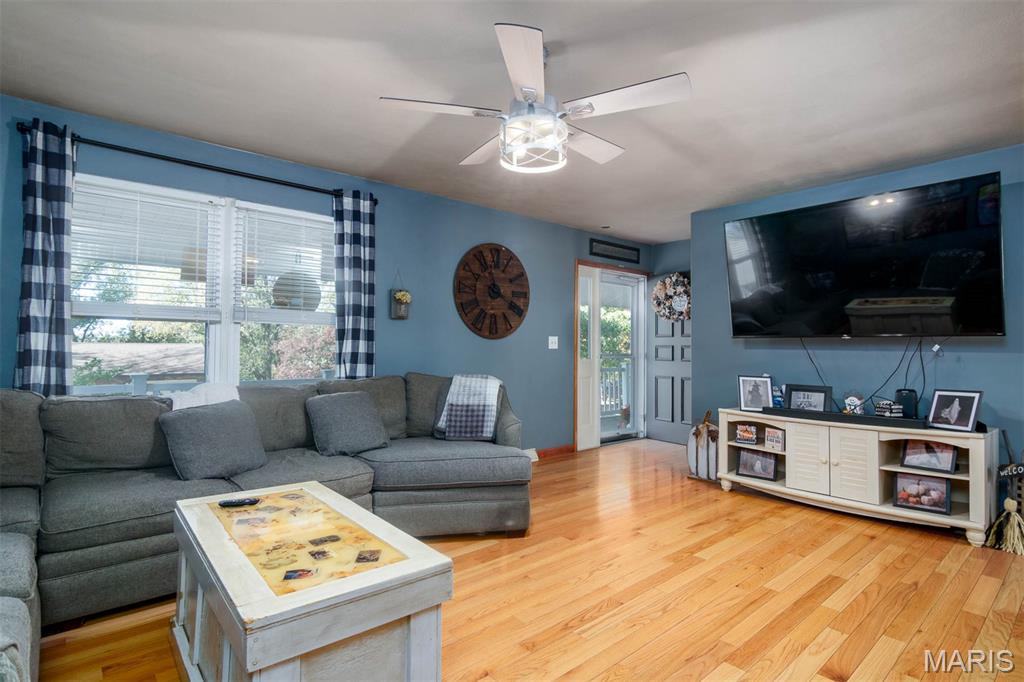 345 Valley View Carlyle, IL 62231 - Photo 8 of 54