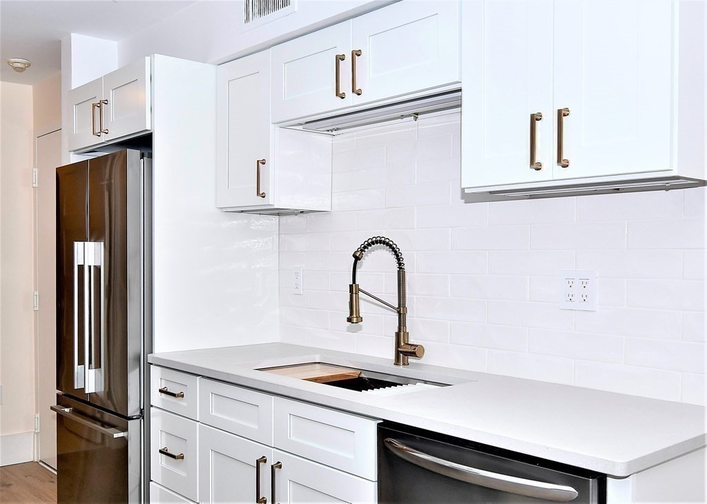 2 Beal's Cove Road, Unit B Hingham, MA 02043 - Photo 8 of 28 Gallery Image 8