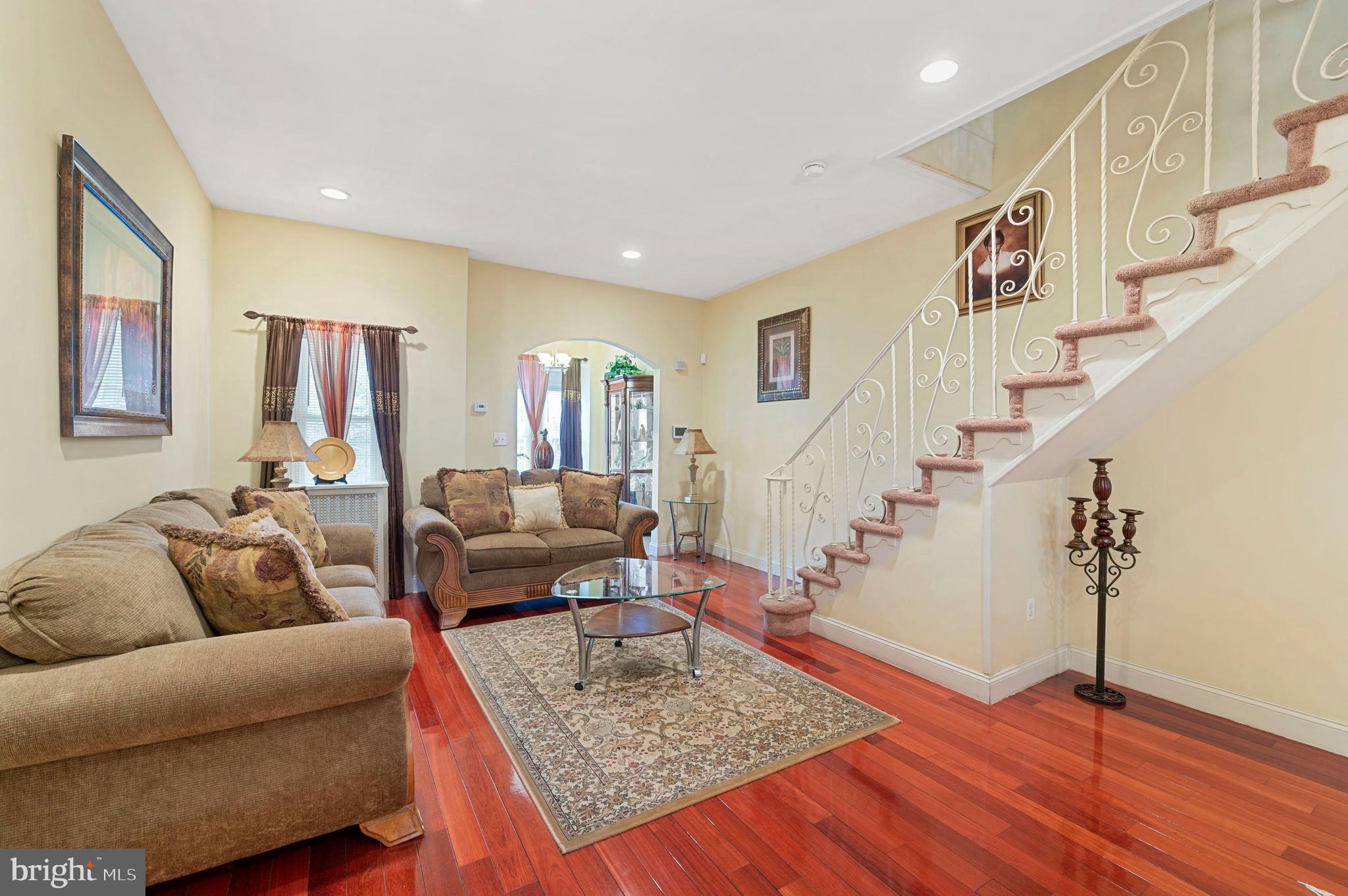 447 Vernon Road Philadelphia, PA 19119 - Photo 4 of 25 Living Room