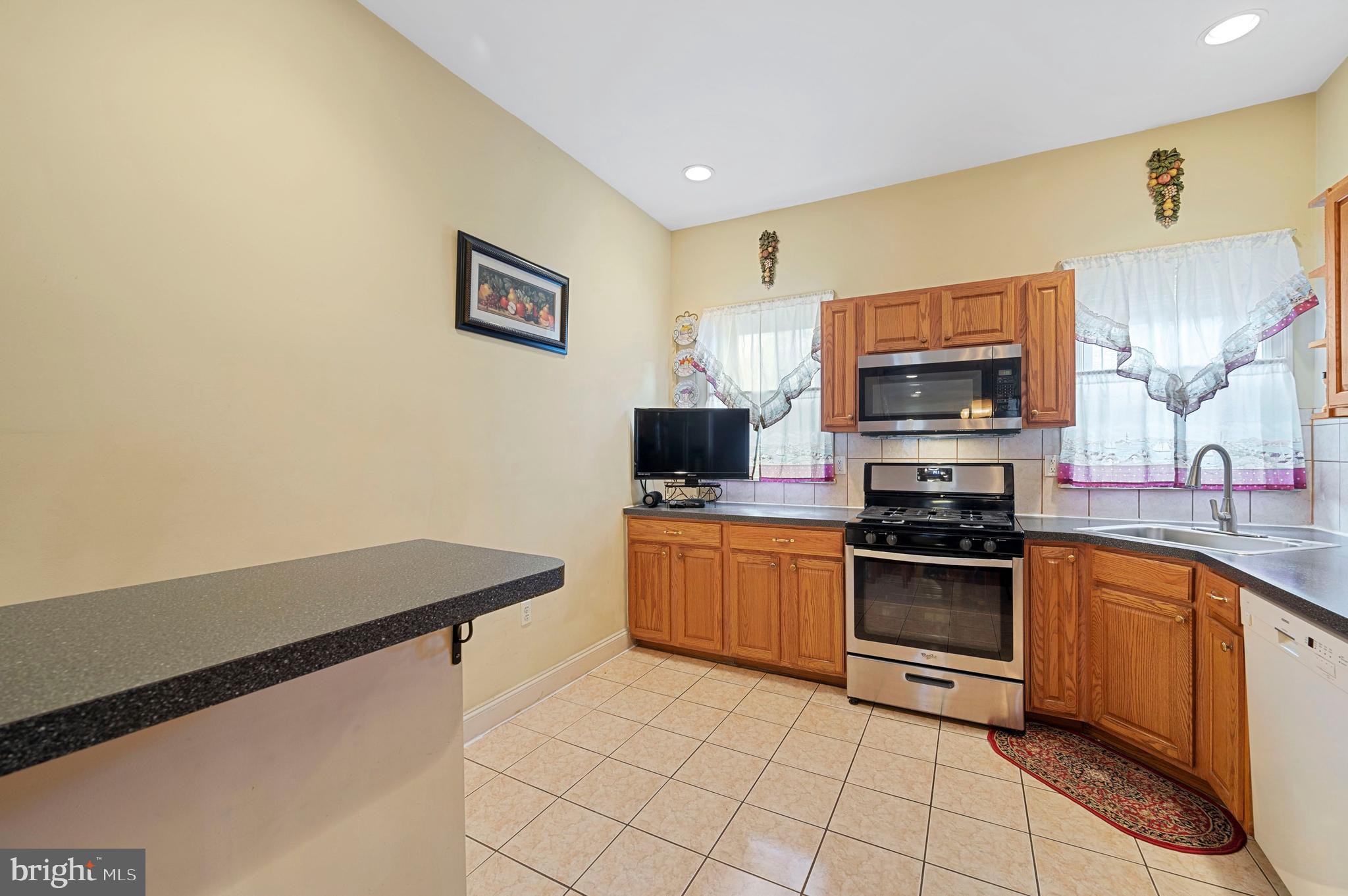 447 Vernon Road Philadelphia, PA 19119 - Photo 10 of 25 Kitchen