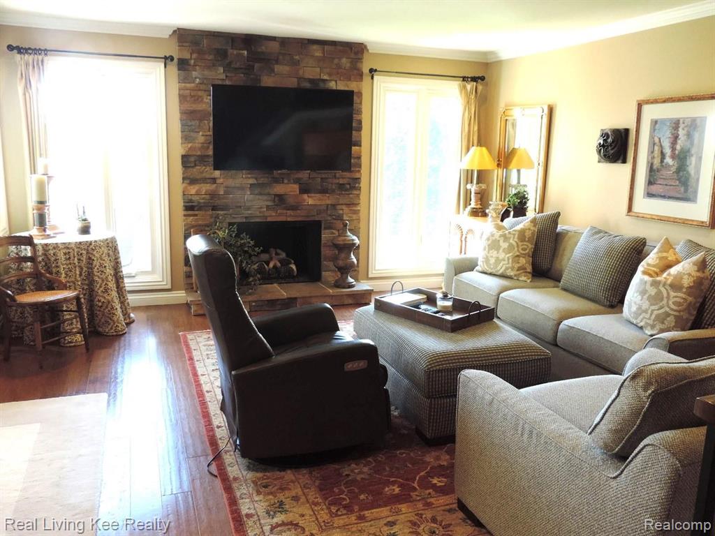980 Golfview Court Rochester Hills, MI 48307 - Photo 5 of 43