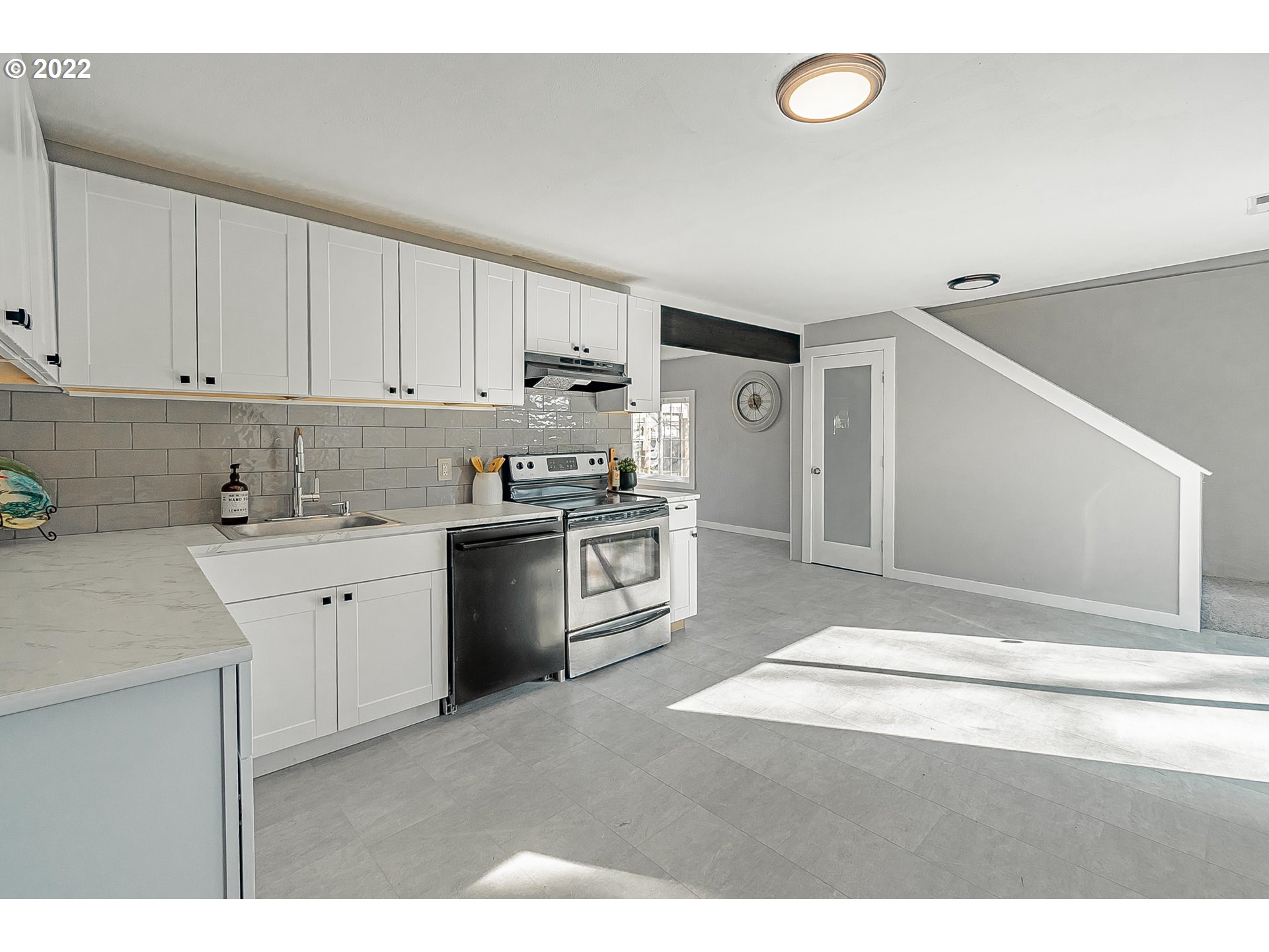 640 Northeast Faloma Road Portland, OR 97211 - Photo 5 of 29 Gallery Image 5