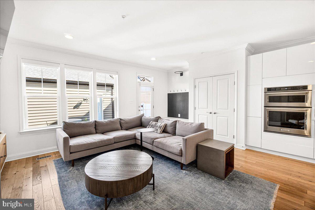 615 Blandwood Road Frederick, MD 21701 - Photo 17 of 80 Living Room