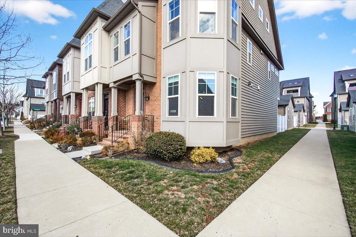 615 Blandwood Road Frederick, MD 21701 - Photo 4 of 80 Exterior Front End Unit Side