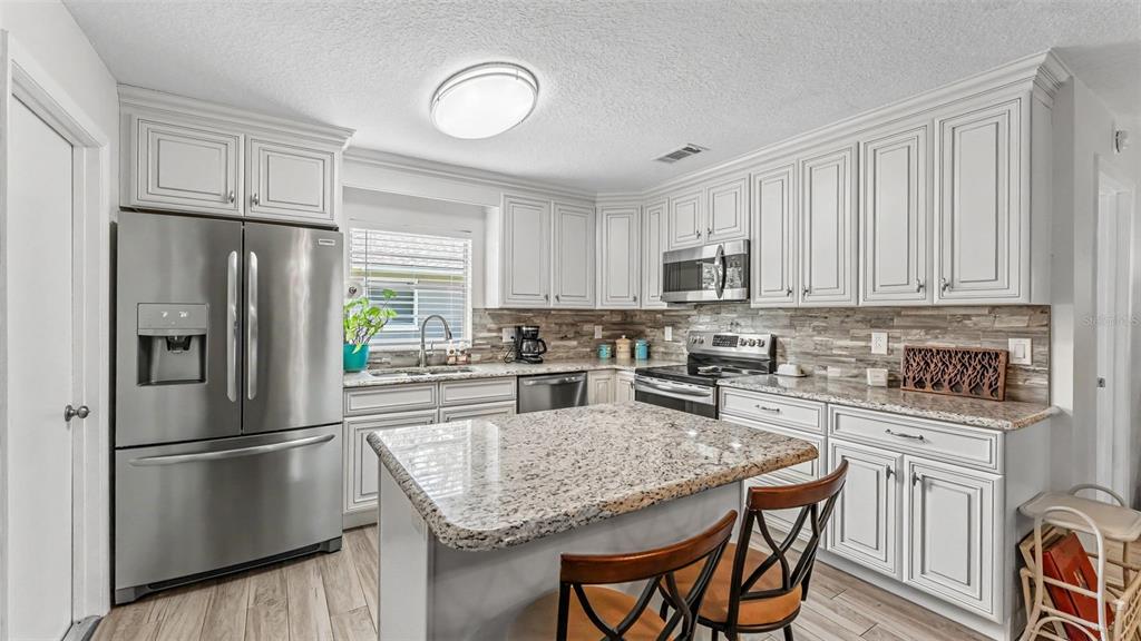 308 High View Lane Lakeland, FL 33803 - Photo 2 of 37
