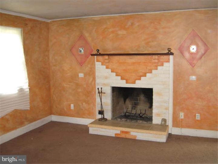 11 Colonial Square Drive Lindenwold, NJ 08021 - Photo 3 of 12