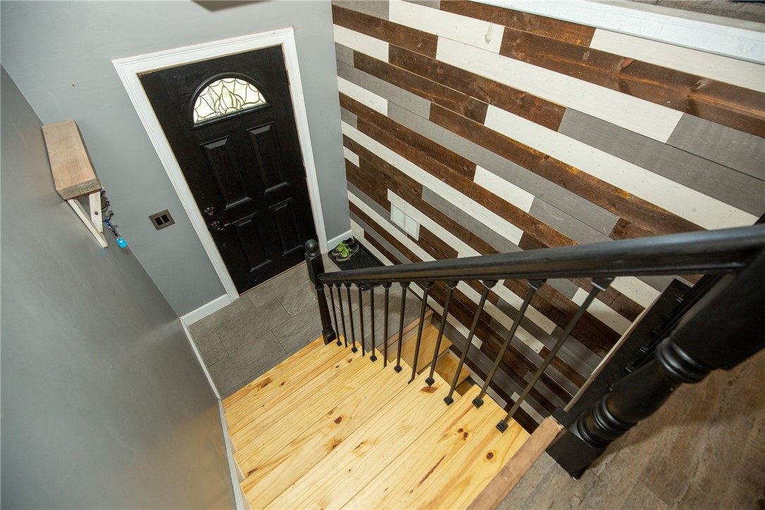311 Vineyard Road Warwick, RI 02889 - Photo 11 of 27 Stairway