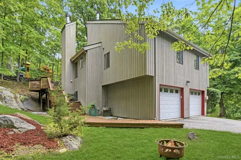$815,000 | 43 Powder Horn Road, Cortlandt Manor, NY 10567