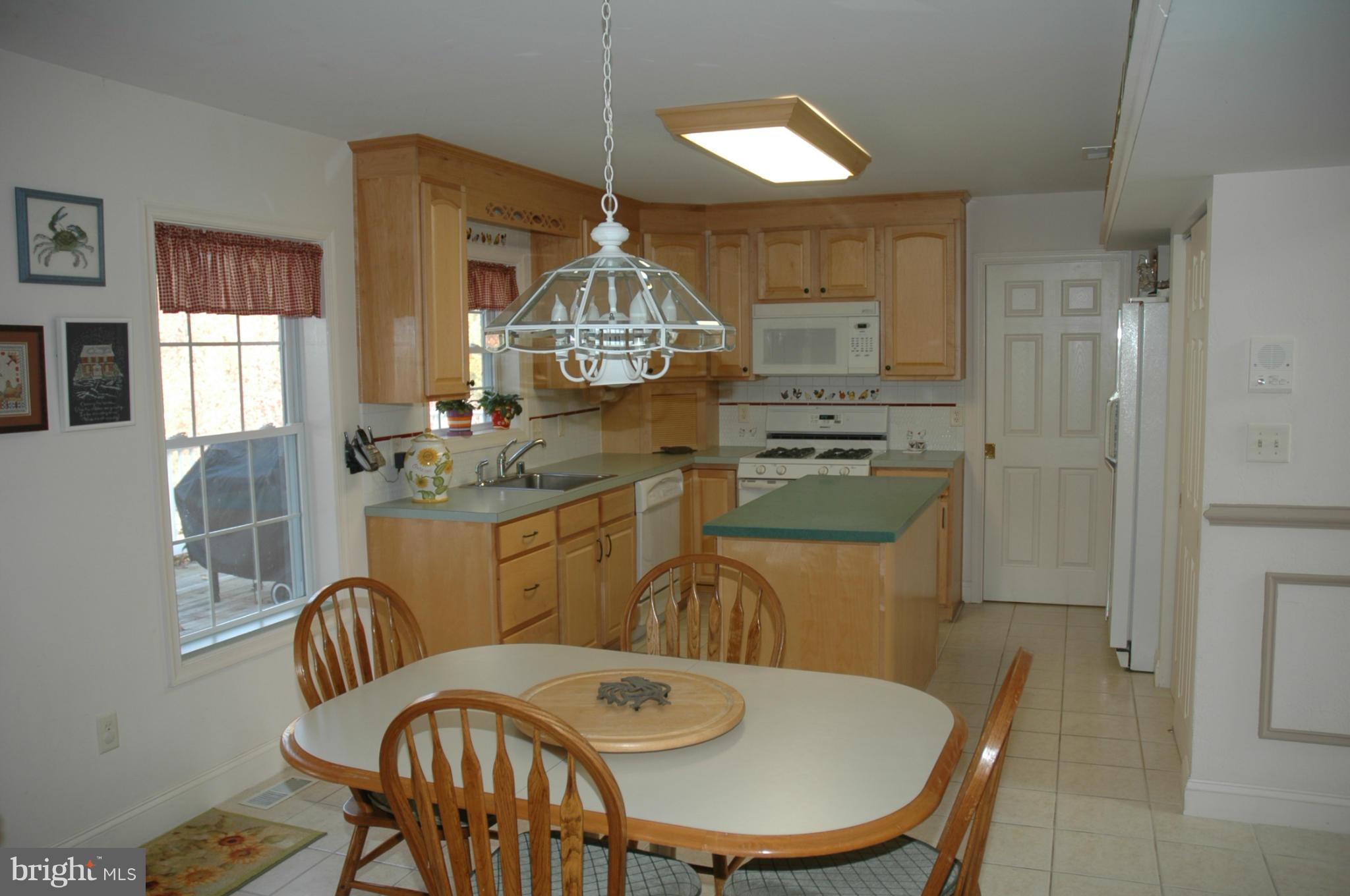 152 Spring Path Arnold, MD 21012 - Photo 7 of 30 Breakfast Area separates Kitchen & Dining Room.