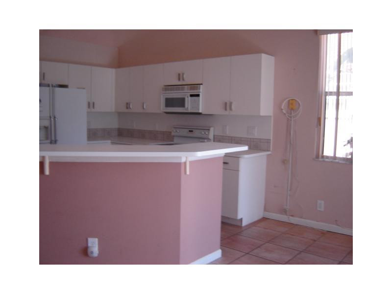 936 Falling Water Road Weston, FL 33326 - Photo 3 of 11 Kitchen