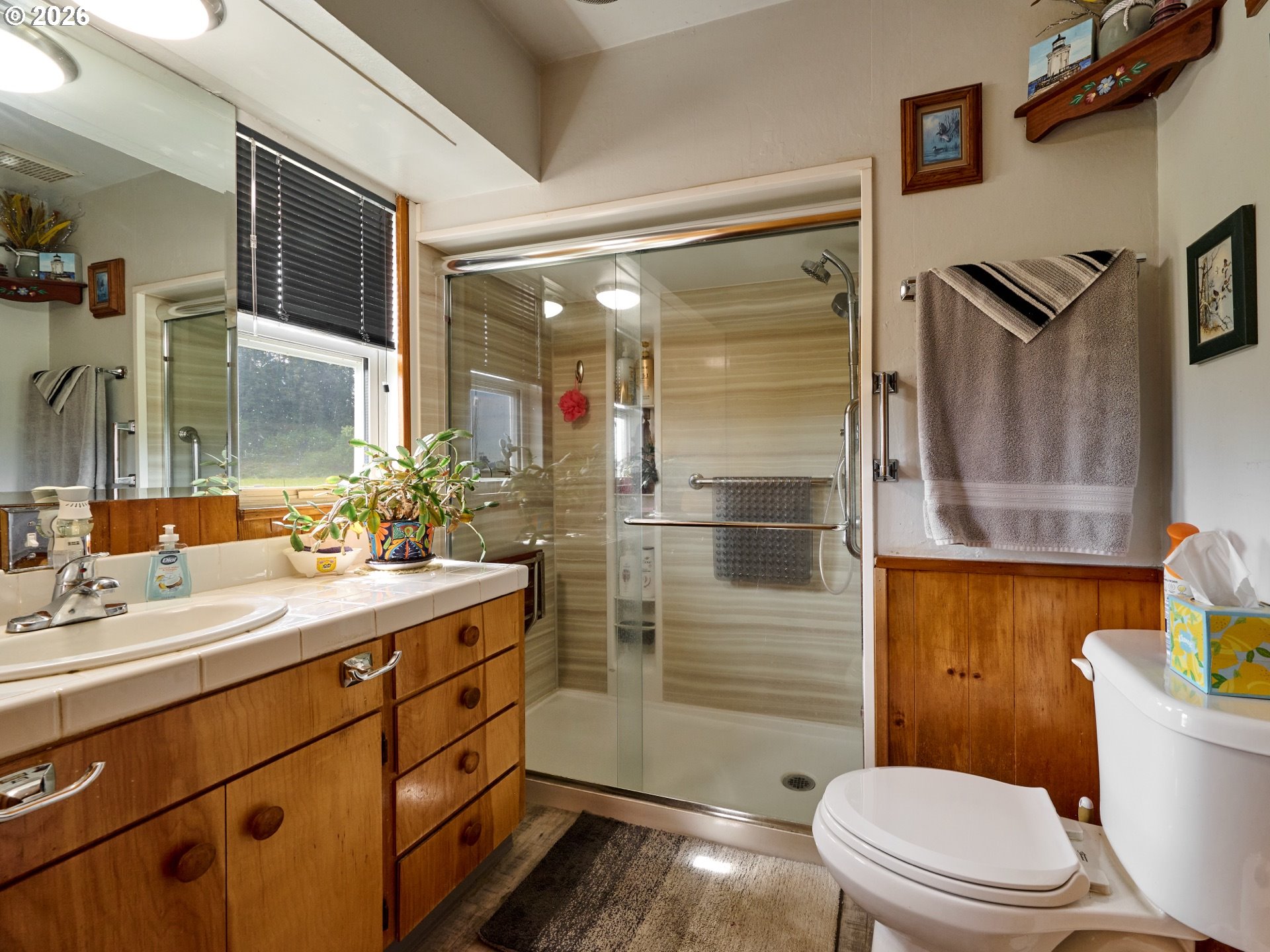 5724 South Anderson Road Aurora, OR 97002 - Photo 18 of 46 Bathroom