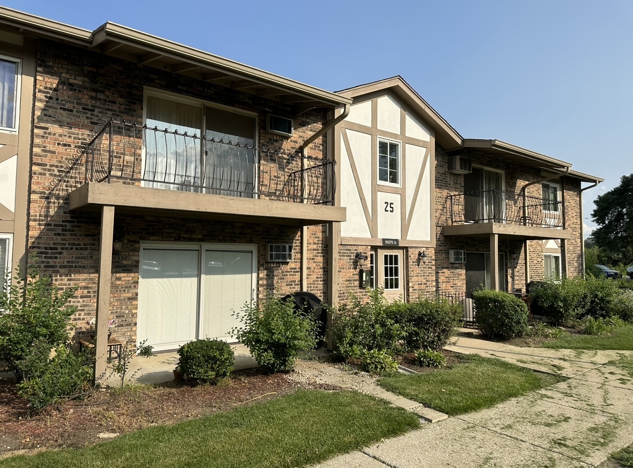 9s070 South Frontage Road, Unit 204 Willowbrook, IL 60527 - Photo 18 of 18 a front view of a house with garden