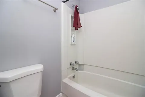 $119,900 | 382 Fairway Drive, Unit 11, Laplace, LA 70068