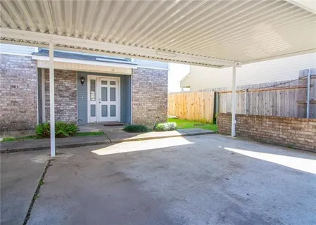 $119,900 | 382 Fairway Drive, Unit 11, Laplace, LA 70068