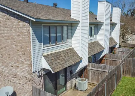 $119,900 | 382 Fairway Drive, Unit 11, Laplace, LA 70068