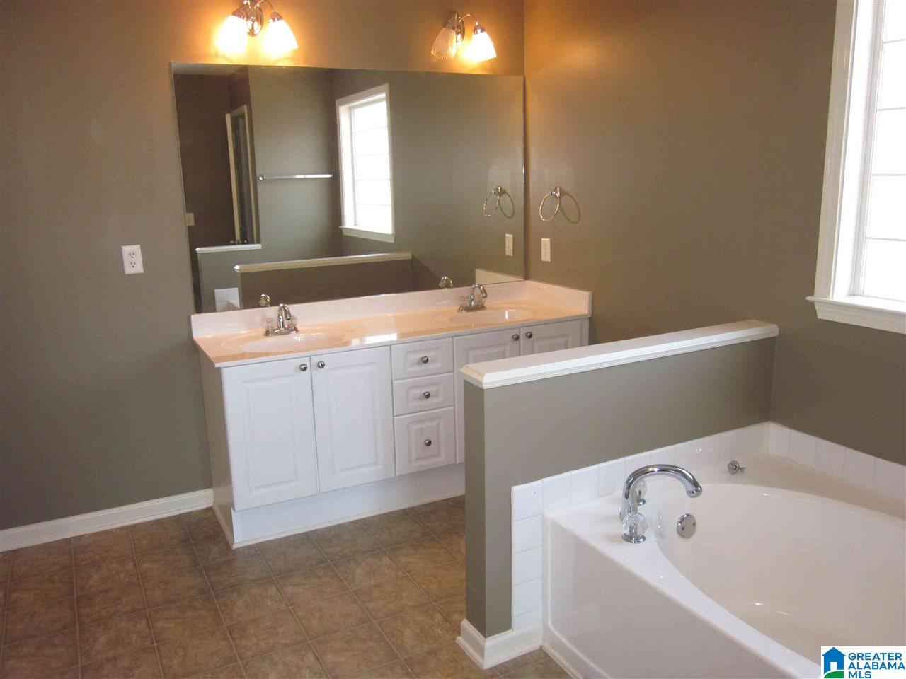 2008 Lake Circle Sterrett, AL 35147 - Photo 10 of 22