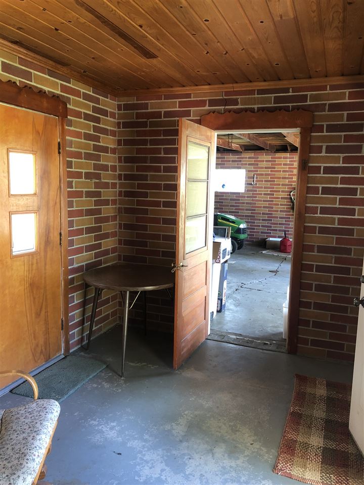 4252 North Center Road Flint, MI 48506 - Photo 3 of 47 31389533-2.JPG