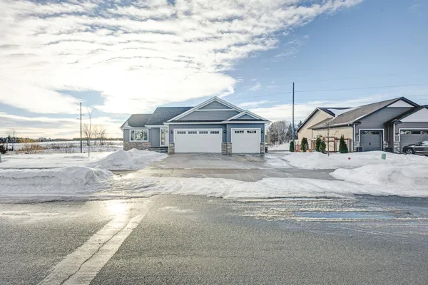 $525,000 | 11411 Latham Lane, Chisago City, MN 55013