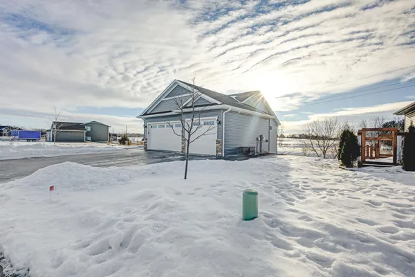 $525,000 | 11411 Latham Lane, Chisago City, MN 55013