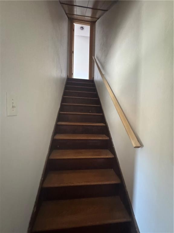 626 Ridgemont Drive Pittsburgh, PA 15220 - Photo 14 of 18 a view of entryway