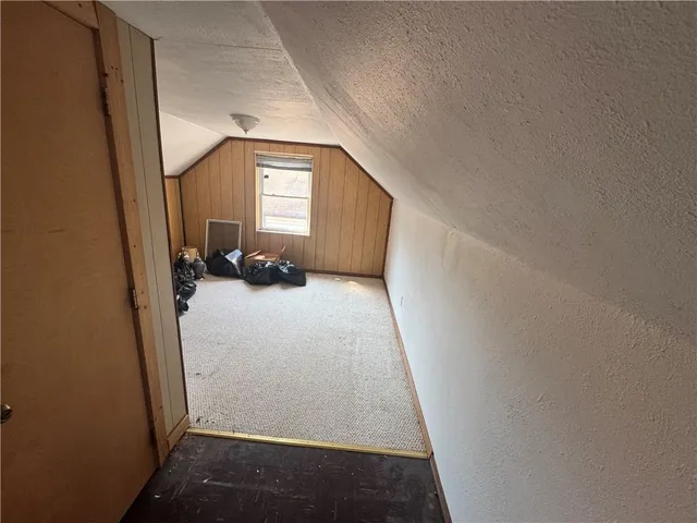 a view of livingroom with furniture