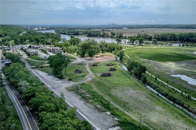 $125,000 | Bluff View, Parkville, MO 64152