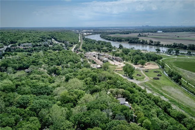 $125,000 | Bluff View, Parkville, MO 64152