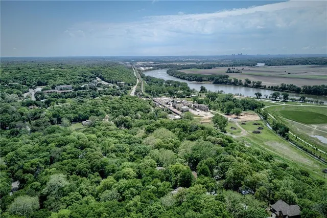 $125,000 | Bluff View, Parkville, MO 64152