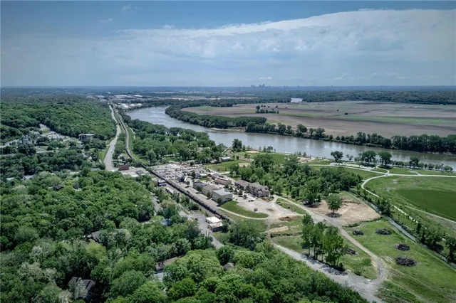 $125,000 | Bluff View, Parkville, MO 64152