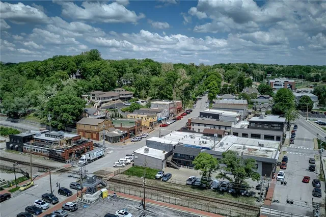 $125,000 | Bluff View, Parkville, MO 64152