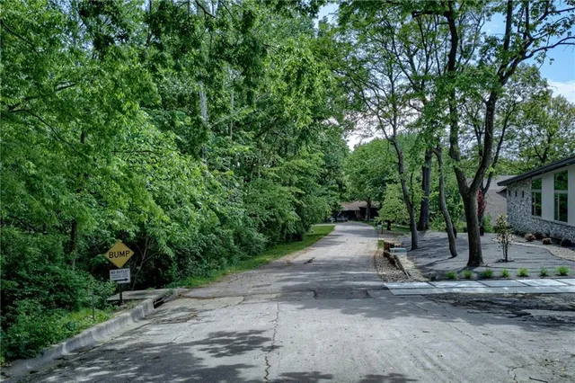 $125,000 | Bluff View, Parkville, MO 64152