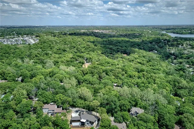 $125,000 | Bluff View, Parkville, MO 64152