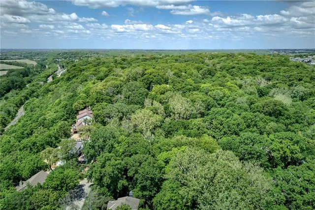 $125,000 | Bluff View, Parkville, MO 64152