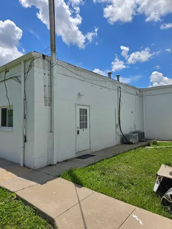$900 | 5612 South Illinois Rte 31, Unit E, Crystal Lake, IL 60014