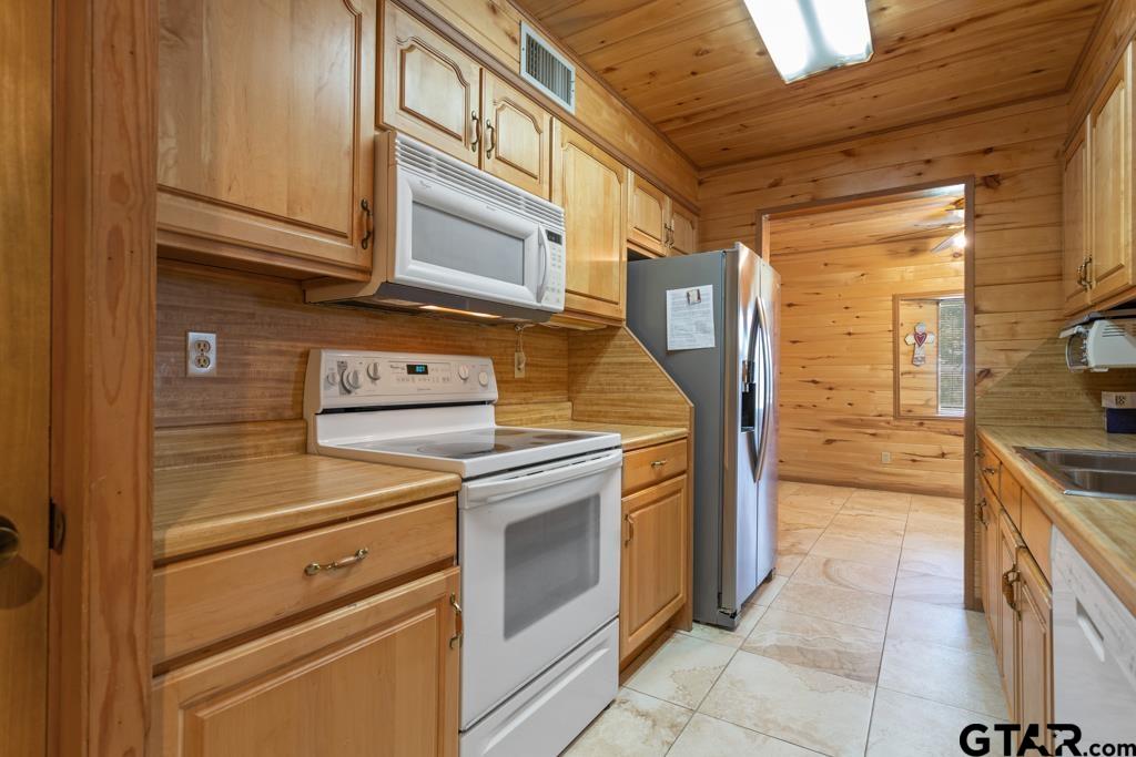 13833 Big Oak Bay Road Tyler, TX 75707 - Photo 6 of 48