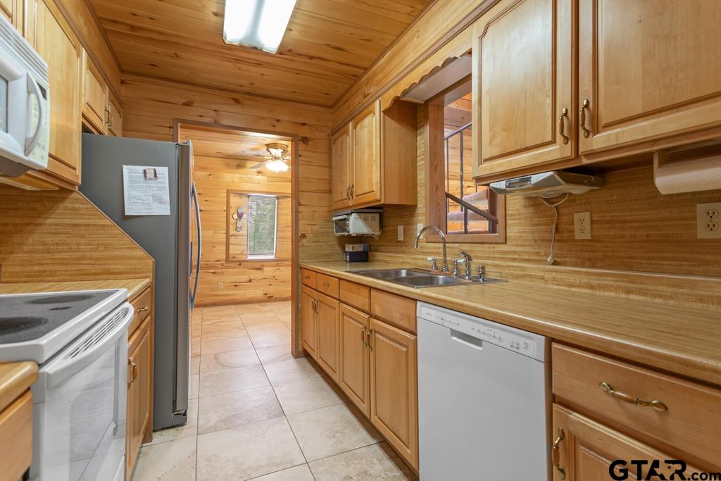 13833 Big Oak Bay Road Tyler, TX 75707 - Photo 9 of 48