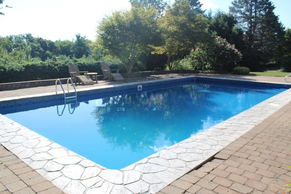 65 Ridge Road East Longmeadow, MA 01028 - Photo 2 of 39 Gallery Image 2