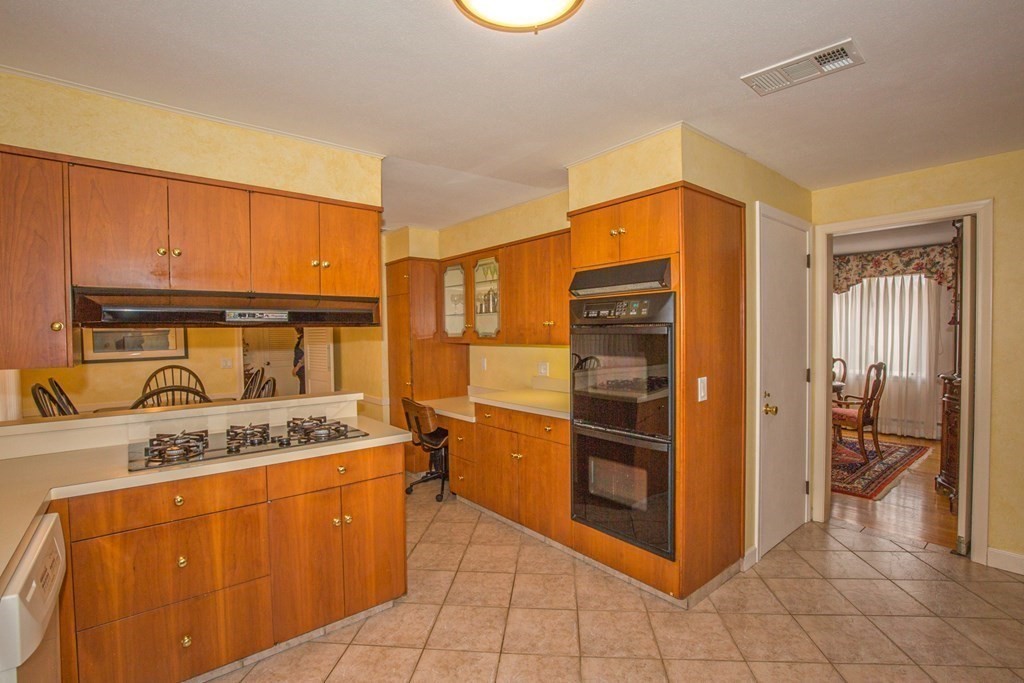 65 Ridge Road East Longmeadow, MA 01028 - Photo 6 of 39 Gallery Image 6