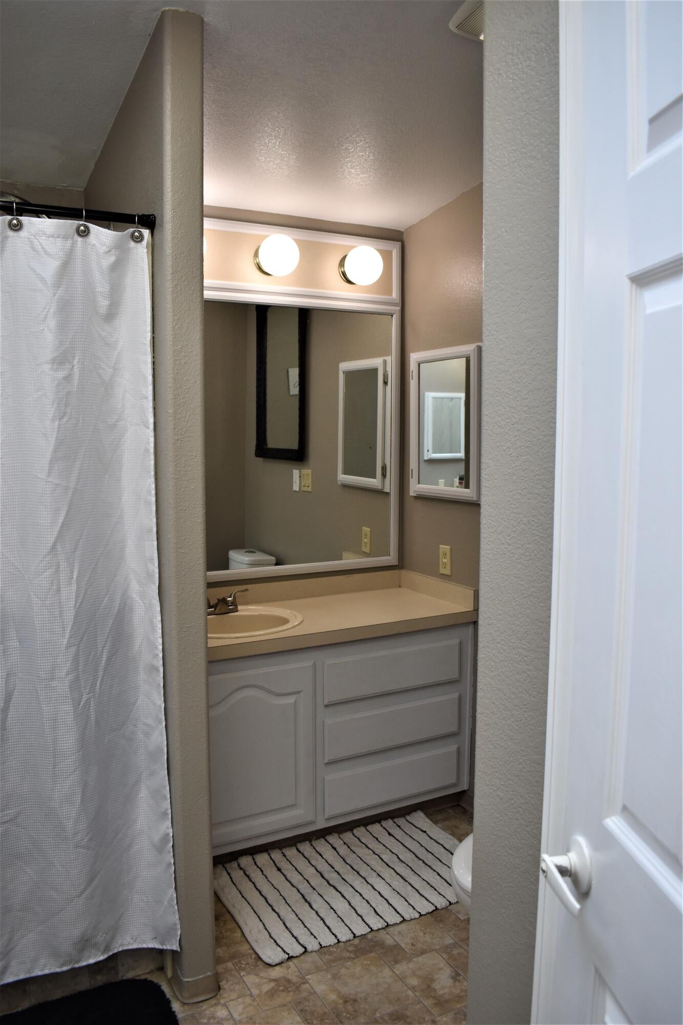 152229 Silver Spur Road La Pine, OR 97739 - Photo 21 of 41 Primary Bath Extra Vanity and Sink Space