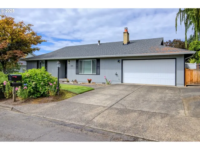 a house view with a outdoor space