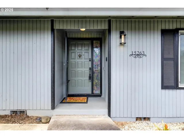 a view of a entrance door of the house