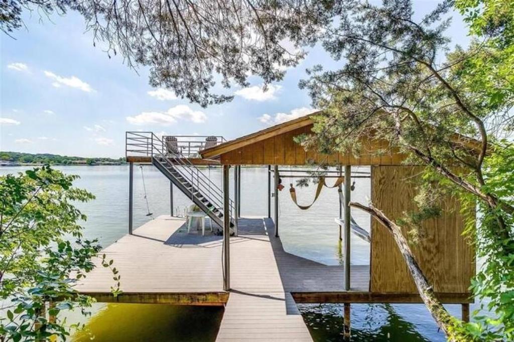 4307 Acoma Court Granbury, TX 76048 - Photo 11 of 40