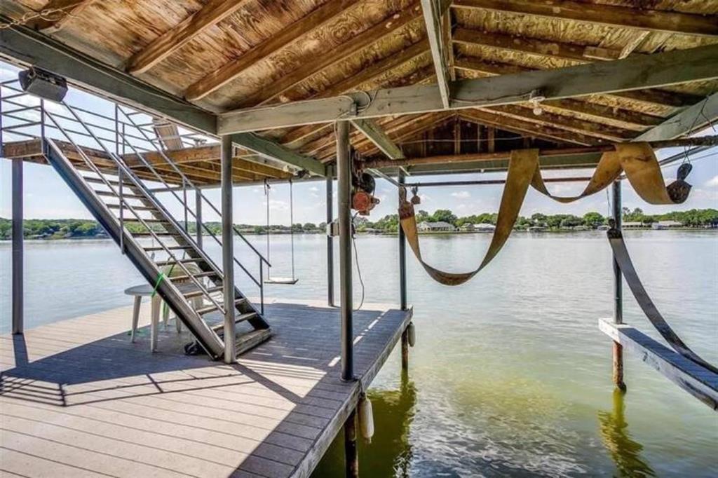 4307 Acoma Court Granbury, TX 76048 - Photo 12 of 40