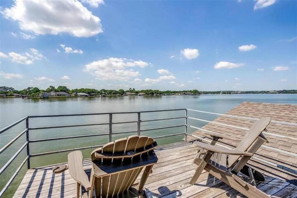 4307 Acoma Court Granbury, TX 76048 - Photo 8 of 40