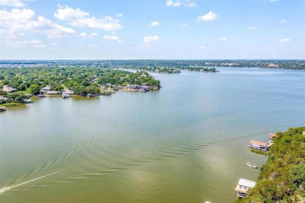 4307 Acoma Court Granbury, TX 76048 - Photo 10 of 40