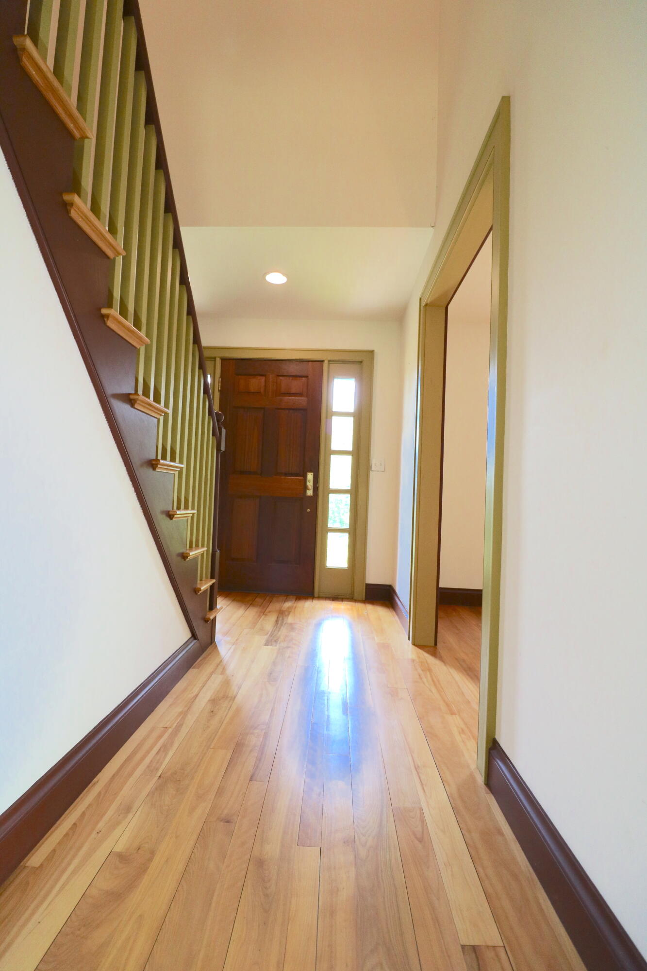 17 Bayview Court Friendship, ME 04547 - Photo 18 of 43 Entry hall