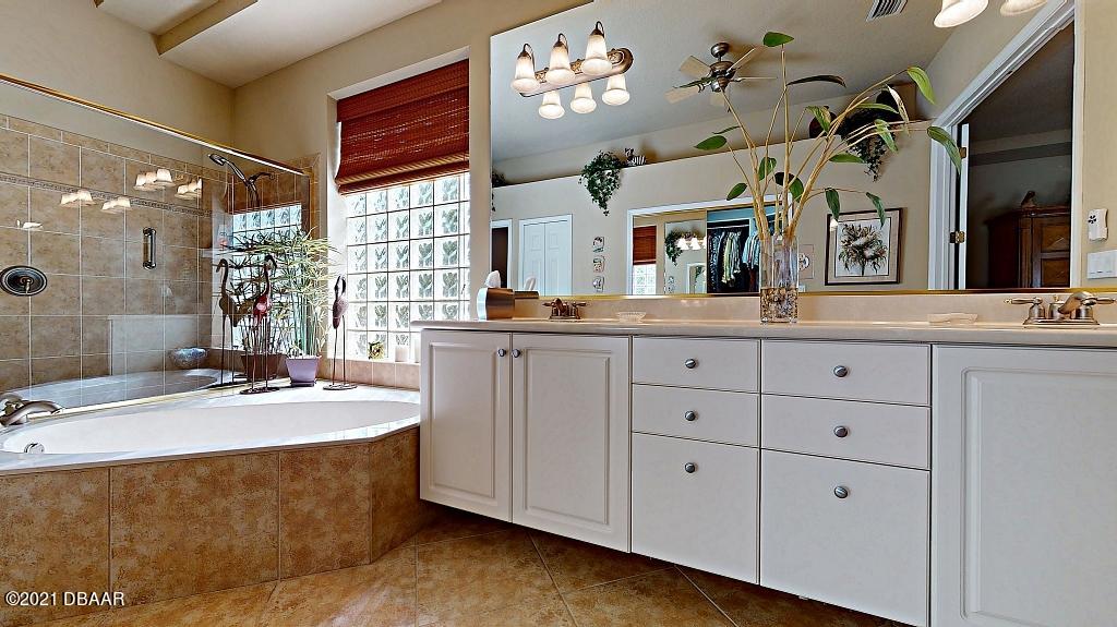 1088 Hampstead Lane Ormond Beach, FL 32174 - Photo 29 of 63 Soaker Tub w Glass Block Accent