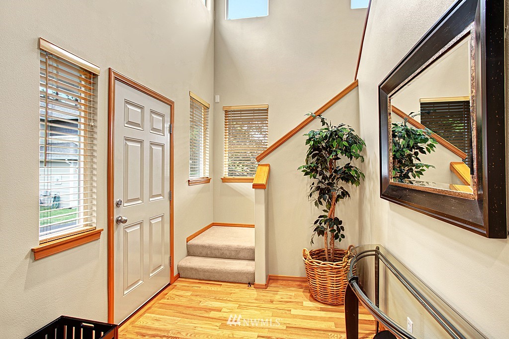 218 Quincy Place Southeast Renton, WA 98059 - Photo 2 of 18