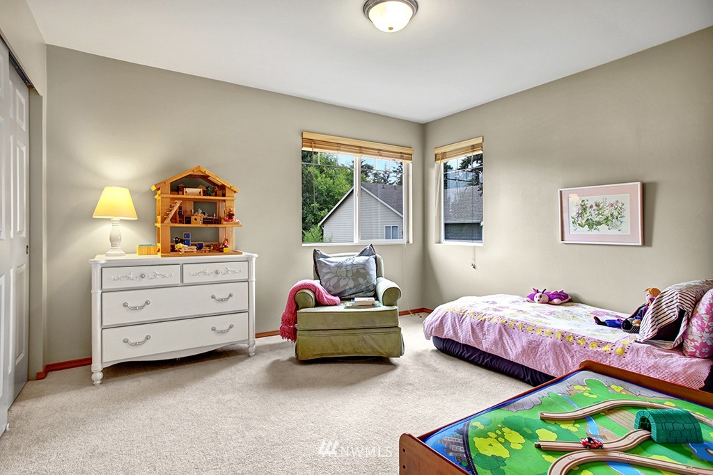 218 Quincy Place Southeast Renton, WA 98059 - Photo 12 of 18
